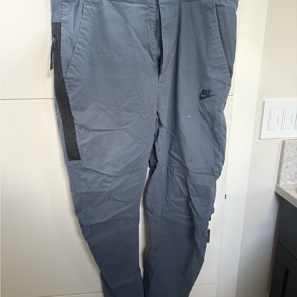 Nike Men’s Slate Gray Athletic Jogger Pants with Black Trim